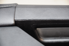 Обшивка двери карточка задняя левая Ford Fusion mk5 17-20 черн с беж вставкой тряпка, подлокотник кожа, молдинг серый структура, царапины, под чистку