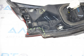 Ліхтар внутрішній кришка багажника правий Mazda CX-5 17- зламане кріплення, немає фрагмента, без накладки