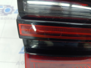 Фонарь внутренний крышка багажника левый Porsche Macan 15-18 светлый, царапины, трещины