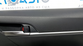 Обшивка дверей картка задня права Toyota Camry v70 18- чорний з чорною вставкою пластик, підлокітник гума, подряпини