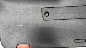 Обшивка двери багажника нижняя Porsche Macan 15-18 потерта, треснута