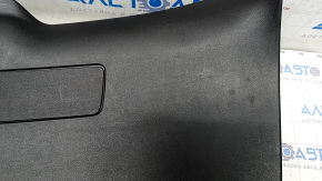Обшивка дверей багажника нижня Porsche Macan 15-18 потерта, тріснута