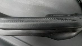 Обшивка двери карточка задняя левая Porsche Macan 15- черная, вставка черный глянец, царапины