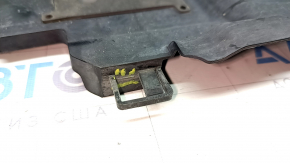 Дефлектор радіатора правий Infiniti Q50 14-15 3.7 кріплення зламані