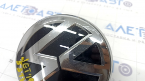 Емблема решітки радіатора VW Jetta 19 під дистроник, пісок, подряпини.