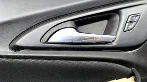 Обшивка двери карточка передняя левая Chevrolet Malibu 16- тряпка черн, царапины
