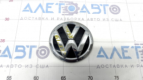 Эмблема задняя VW Jetta 19- сломана направляющая