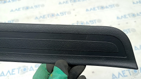 Накладка порога задня зовнішня права Hyundai Elantra AD 17-20 черн, подряпини