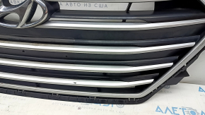 Решетка радиатора grill Hyundai Elantra AD 17-18 дорест, матовый хром, с эмблемой, царапины, песок