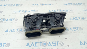 Дефлектор воздуховода передней панели центр Audi Q3 8U 15-18 черный, трещина на хроме