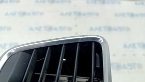 Дефлектор воздуховода передней панели центр Audi Q3 8U 15-18 черный, трещина на хроме
