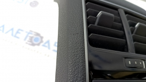 Воздуховод заднего ряда VW Passat b8 16-19 USA черный, царапины на накладке