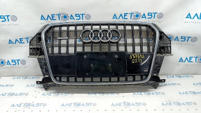 Решітка радіатора grill у зборі Audi Q3 8U 15 без парктроників, з емблемами, пісок, тріщини у кріпленнях