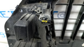 Решетка радиатора grill в сборе Audi Q3 8U 15 без парктроников, с эмблемами, песок, трещины в креплениях