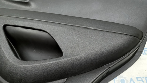 Обшивка дверей картка задня права Chevrolet Trax 17-20 чорна, подряпини