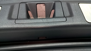 Накладка отвору багажника Infiniti QX30 17-хром вставкою, подряпини, тички на хромі