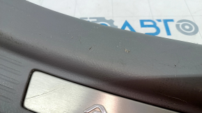 Накладка порога ззаду права Toyota Avalon сіра 05-12 сіра з хромованою накладкою, подряпини