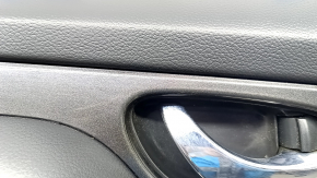 Обшивка двери карточка передняя правая Nissan Rogue 14-20 черн, царапины