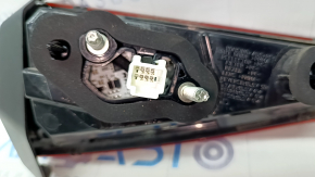 Ліхтар внутрішній кришка багажника правий Infiniti QX30 17- подряпини
