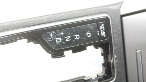 Накладка на центральную консоль подстаканник Hyundai Sonata 15-17 серая, царапины, трещины