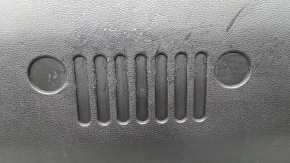 Обшивка двери багажника Jeep Renegade 15- черн, царапины, потертости