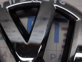 Емблема решітки радіатора VW Jetta 11-14 USA зламані кріплення, пісок