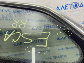 Форточка глухое стекло задняя правая Ford Escape MK3 13-19 хром царапины на хроме, царапины на стекле