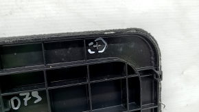 Накладка покриття підлоги передньої правої (накладка АКБ) Audi Q7 16-19 черн, зламана направляйка
