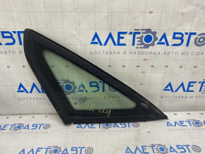 Форточка глухое стекло задняя правая Ford Focus mk3 11-18 4d с молдингом мат, царапины на стекле