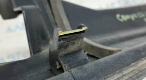 Грати двірників пластик Jeep Compass 11-16 зламане кріплення