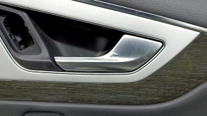 Обшивка двери карточка задняя правая Audi Q7 16-19 кожа черн BOSE, надрывы, вздулся хром