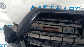 Решетка радиатора grill в сборе Audi Q7 16-19 черн глянец, под камеру, под парктроники, песок, окрашены эмблемы