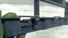 Нижняя решетка переднего бампера Audi Q7 16-19 надломы сот, слом креп