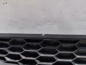 Решетка переднего бампера левая VW Passat b7 12-15 USA без птф, с молдингом, песок на хроме, царапина, сломаны крепления