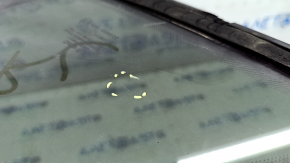 Форточка глухе скло задня ліва Lincoln MKC 15- подряпини на хромі, подряпини на склі