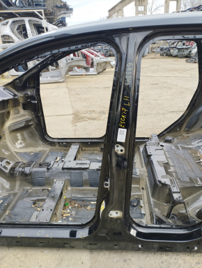 Стойка кузова центральная левая Ford Escape MK3 13- на кузове, тычки