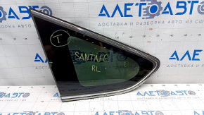 Форточка глухое стекло задняя левая Hyundai Santa FE Sport 13-18 хром, царапины на хроме, царапины на стекле
