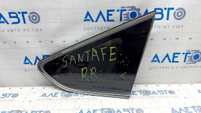 Форточка глухое стекло задняя правая Hyundai Santa FE Sport 13-18 хром, царапины на хроме и стекле
