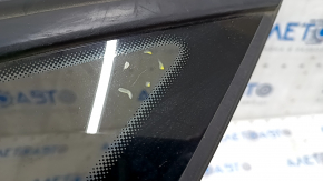 Форточка глухое стекло задняя правая VW Passat b7 12-15 USA мат, отклеивается молдинг , царапина на стекле