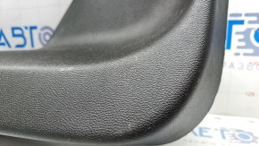 Обшивка двери багажника нижняя Chevrolet Volt 11-15 черная ,царапины