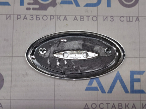 Эмблема решетки радиатора Kia Optima 11-15 облезла черная часть