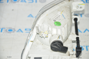 Поворотник левый Ford Escape MK3 17-19 рест, белый, с птф, песок, сломано креплени