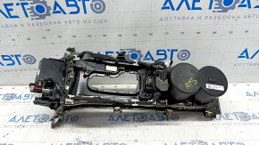 Накладка центральной консоли с подстаканниками Cadillac ATS 13- глянец черный, хром, царапины, сломано крепление крышки