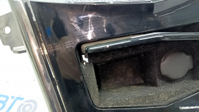 Накладка центральной консоли с подстаканниками Cadillac ATS 13- глянец черный, хром, царапины, сломано крепление крышки