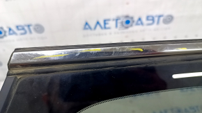 Форточка глухое стекло задняя правая Mazda CX-9 16- хром царапины на хроме, царапины на стекле