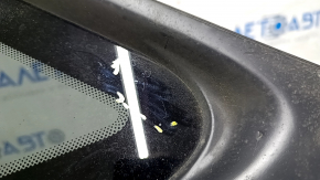 Квапка глухе скло задня права Kia Sorento 10-15 чорних подряпин на склі