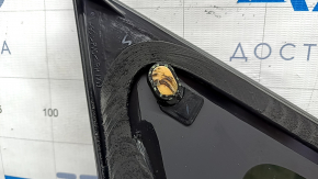 Форточка глухое стекло задняя правая Toyota Venza 21- хром, сломаны направляйки
