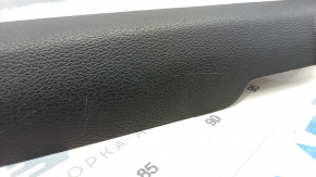 Накладка порога передняя правая внутр Hyundai Sonata 15-19 черная, потёрта