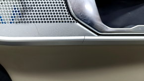 Обшивка дверей картка задня права Ford Explorer 20- бежева під шторку, подряпини, тріщина в накладці, зламане кріплення