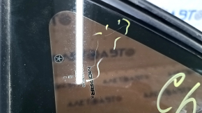 Форточка глухое стекло задняя правая Dodge Challenger 09-14 надрыв резинки в углу, царапины на стекле
